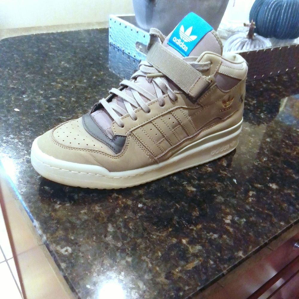 ADIDAS FORUM MID MENS 9 SHOE CLAY DOUGH SOLID GREY SESAME